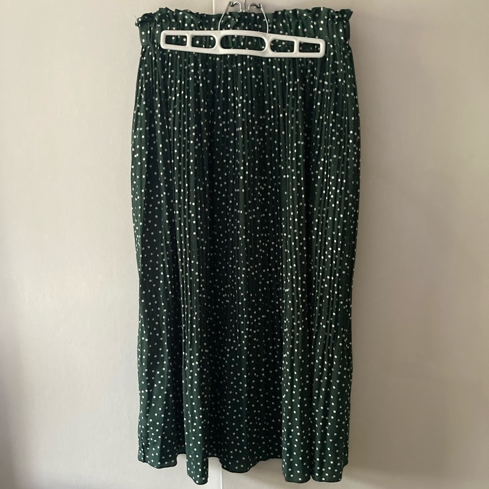 Green and white polka dot midi skirt